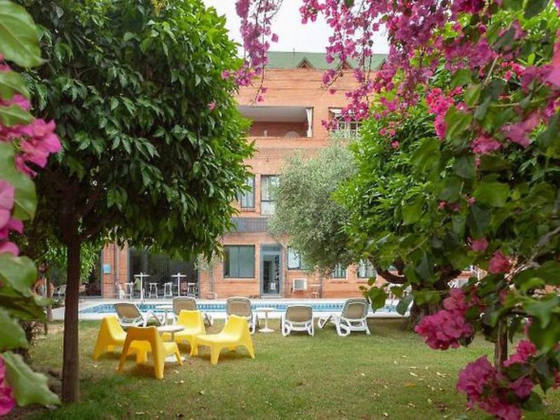 92D9B8837C1254DF59FF083CAEAF841B