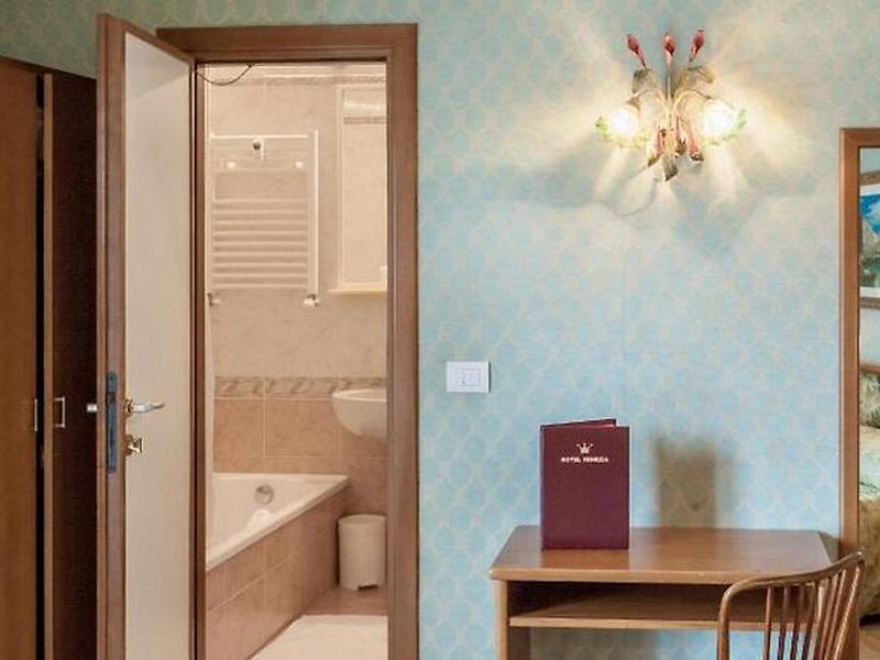 3C08EB86569D726764642DE474548F42