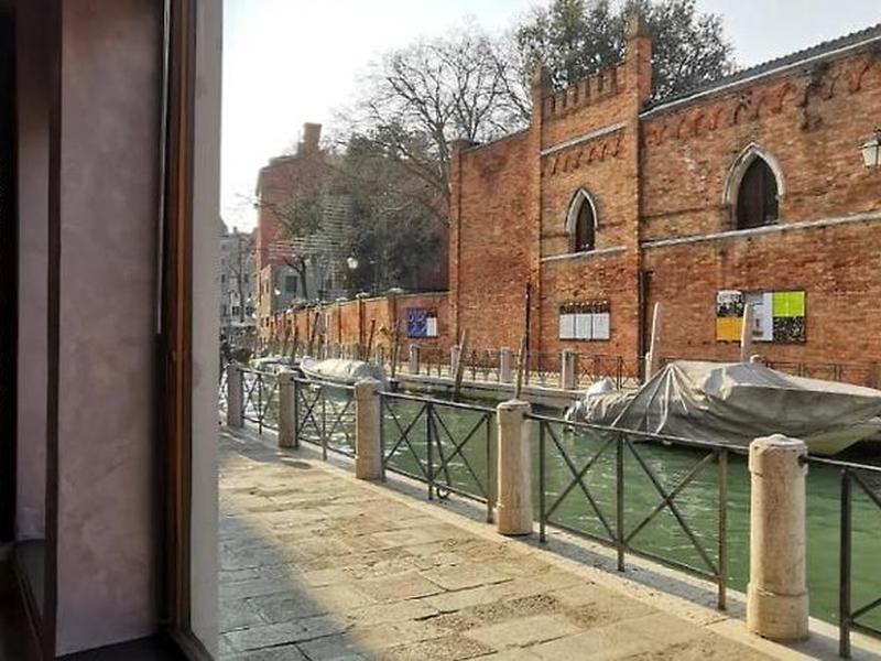 F09339D9D14E14E867555B3F8923D30F