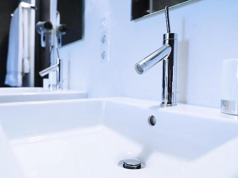 41FC9F919930B5B7B317268D28BC56F0