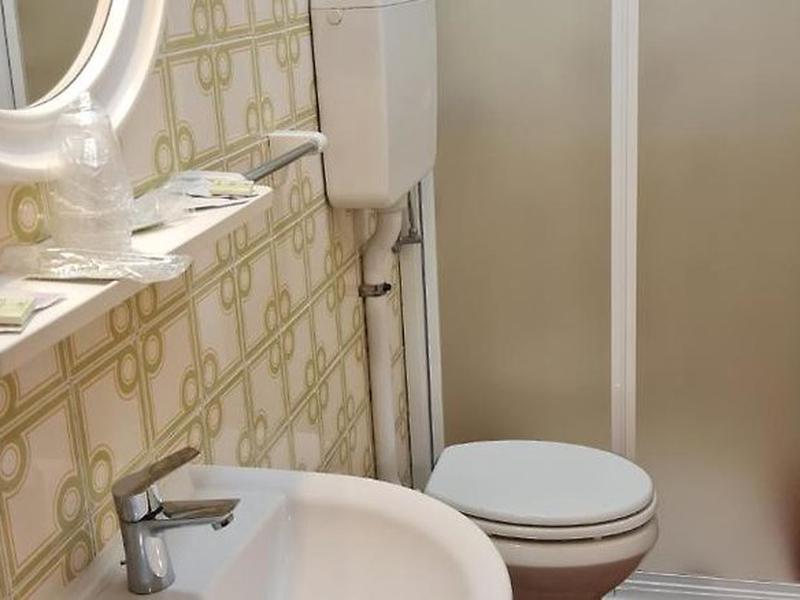 1DB514E563C3418FB923EF6DE5D5C489