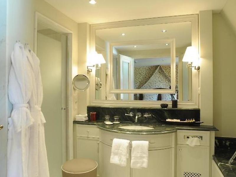 B10EE31FA9E027CA75145A070CE0B530