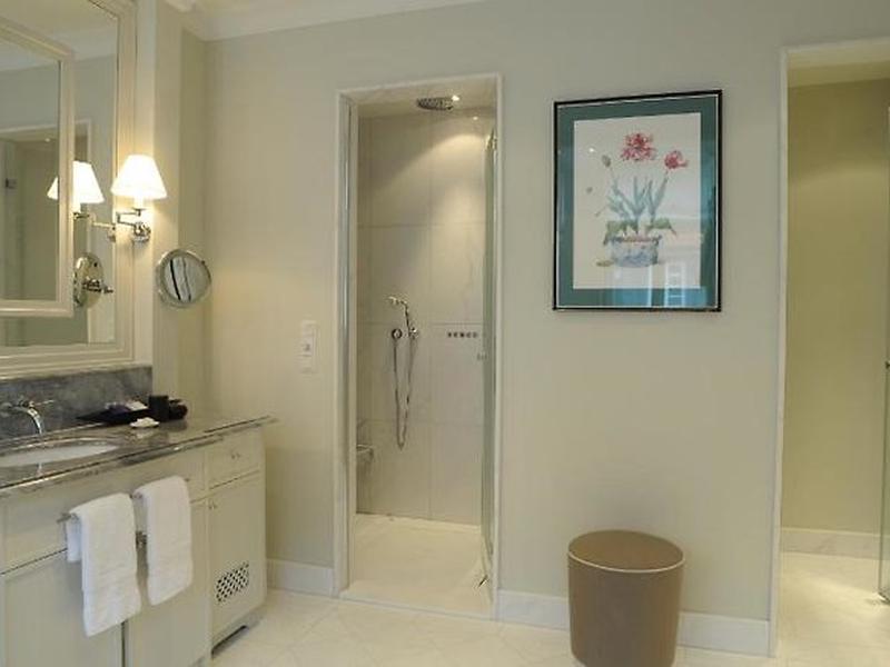 F9556E962511C1289207BA69B02A684B