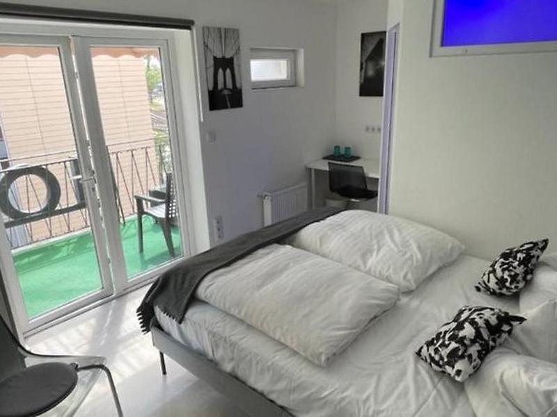 B877D48019D66A00F71B9ED7D11CACC9