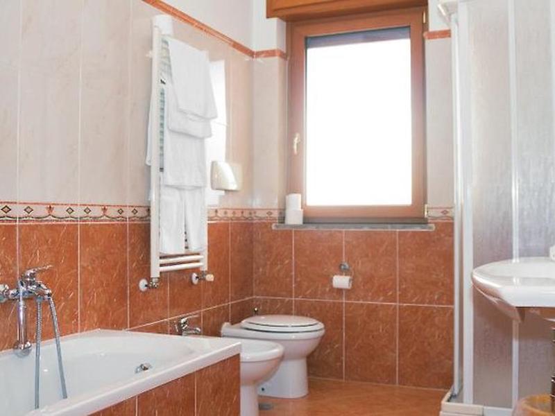 993255D01E11BF6FE87C8286A8770015