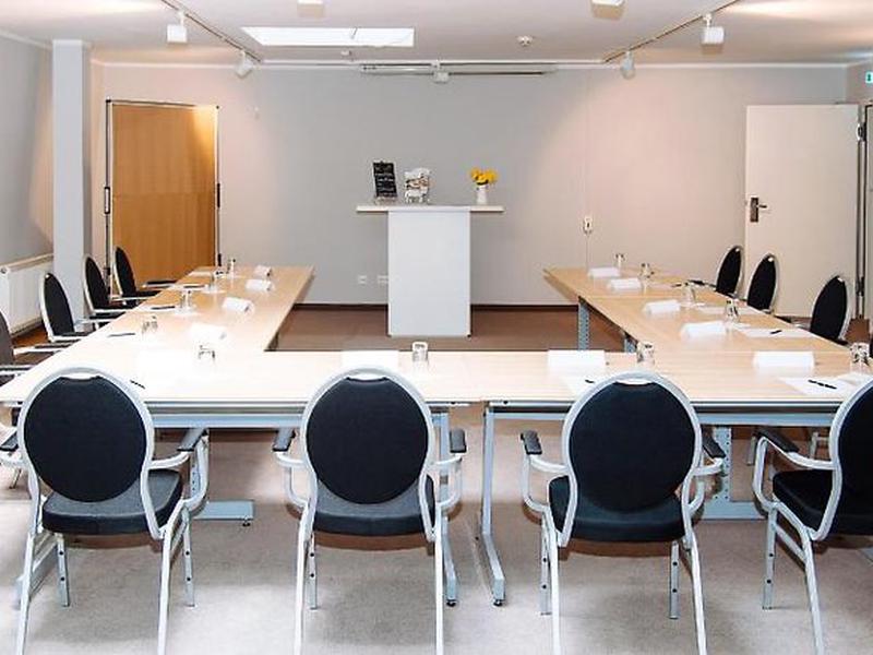 33858CA8F423979E43C792907534CCC7