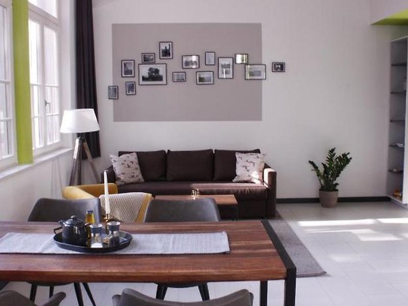 BD910A8AB02A945DC81B14EE15D5008E