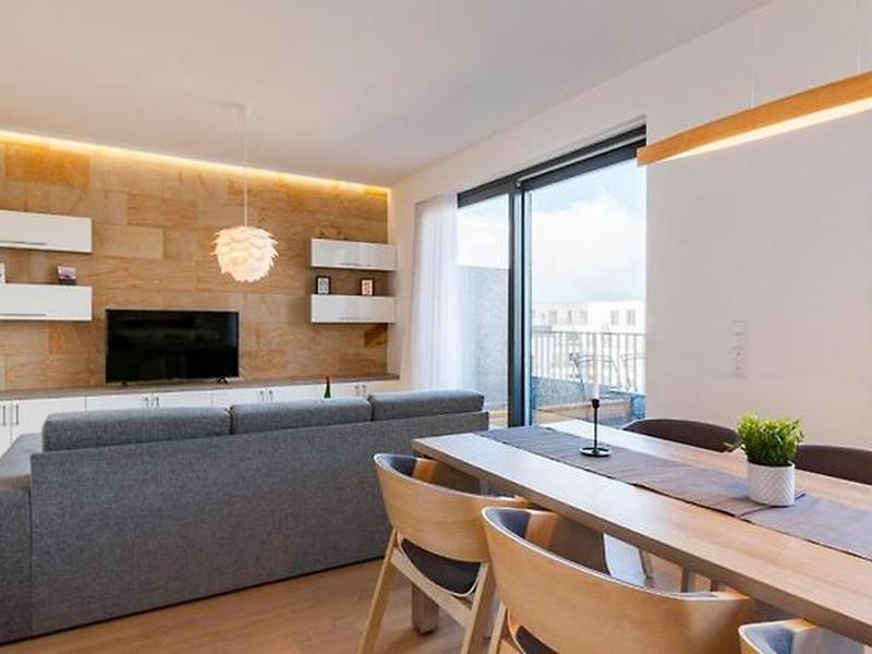 AAA5C6CD7A4090283A0AF36AE687DC2C