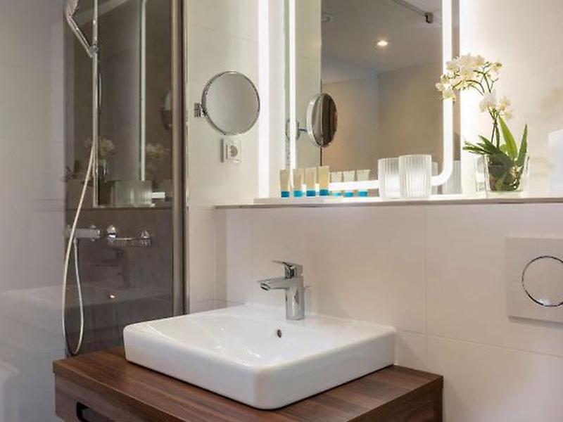 649ABAF022FD41D4E0AFC5F6A9541CBA