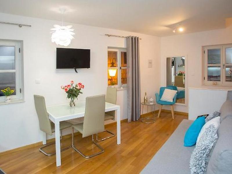 7D037C3DF6753D155C66D1C1A8D4C7DD