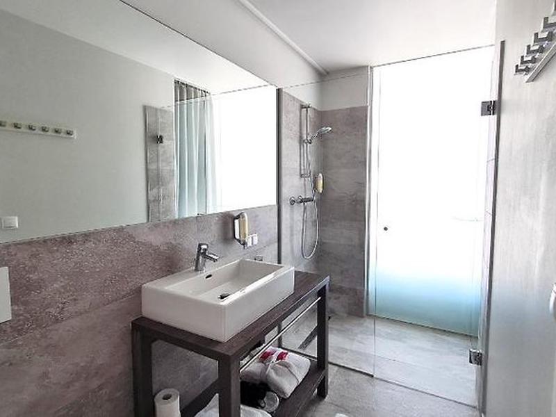 6B3A6A1C3DD4209842D93DF1FE1A159F