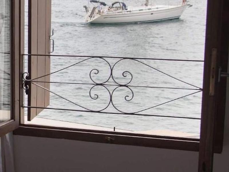 F908D5E2AB69E2C795F1297660455F3C