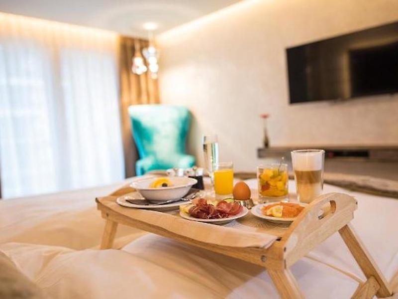 CC639A2DE921D375AB14CA8DE4B9C8B7