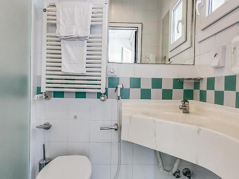 633F789F5FEA8203D1F88C683808F28E