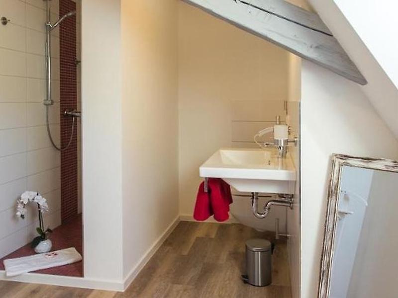 EE2372B132C63E2471832D4D38DAA848