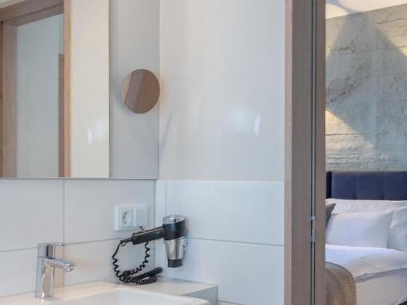 A85391BFDCAF4F1AF69773A2F72E81FA