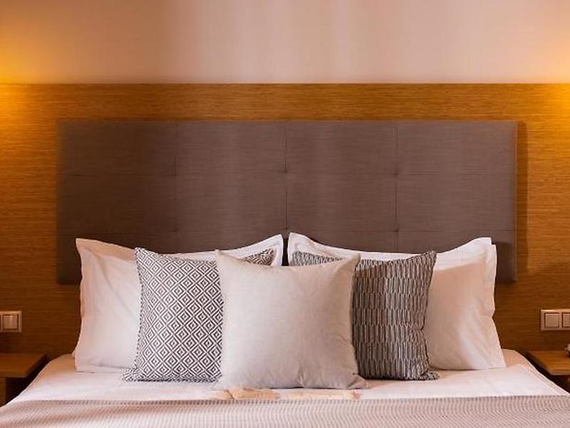 FBAB9DA1AD7F430456C6AAA800EC33C2