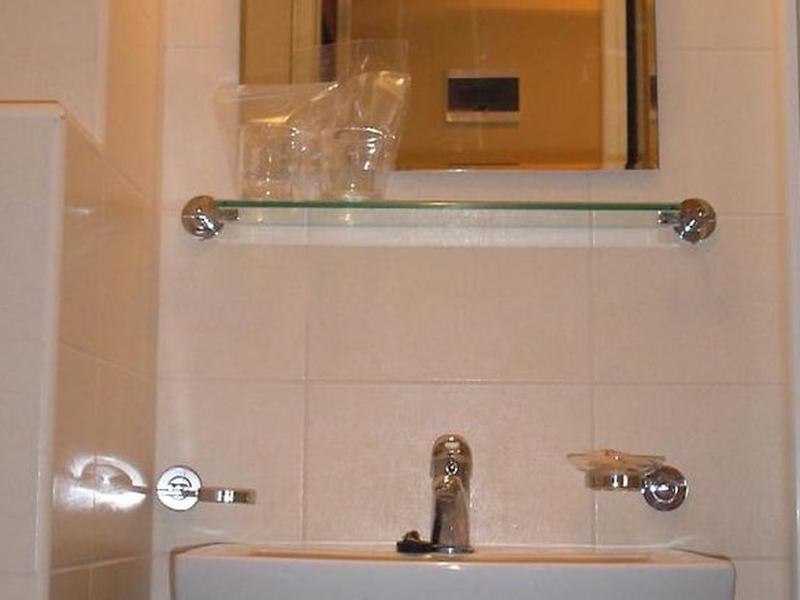 F5DD3A456FA2FC80B7C3203EA15181D4