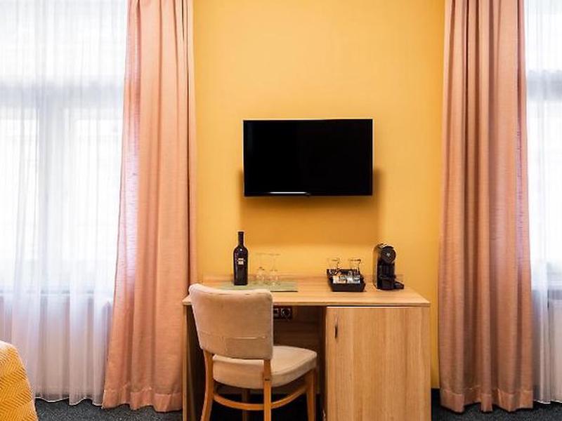 A477AB9ABBB6C7A2F70A2E296663BF5B