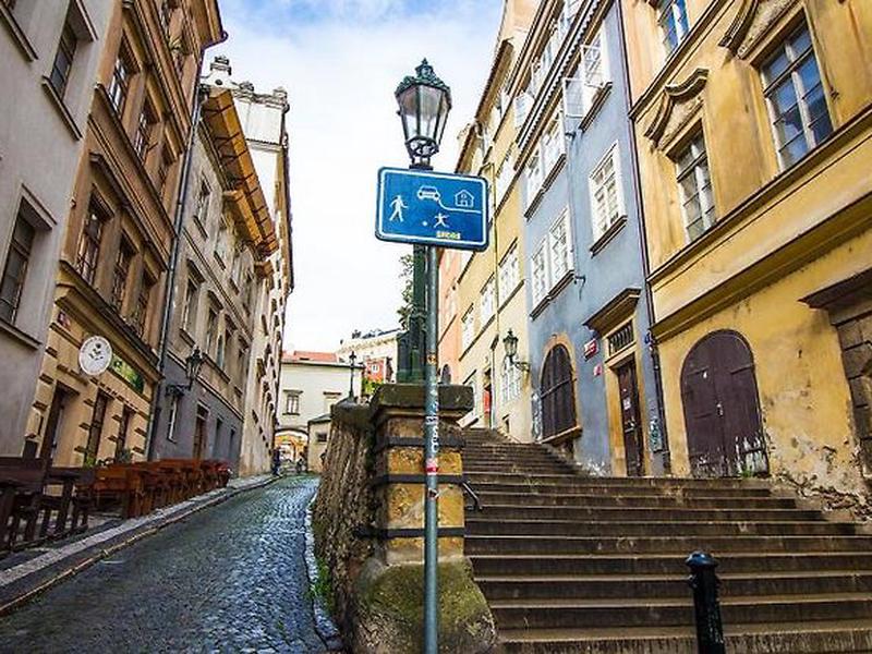 55DE3B402704402F9607D833B2E92641