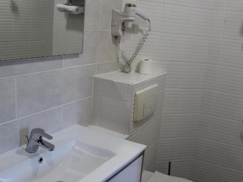 D194F66E550AADE4B270F07D4548C72C