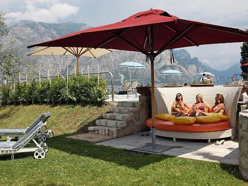 81F6A0214D636E9B35E5945B4677A4FC