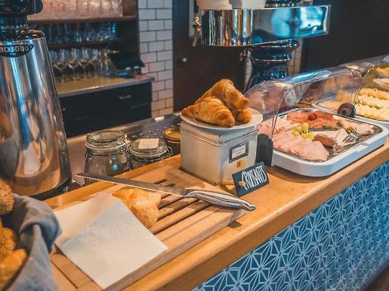 23913AFD33B0D71F9A8A0FB51A95B9A7