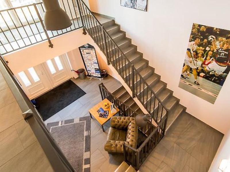 5E510FF2020F4DA405192C5A5ABC7FBF