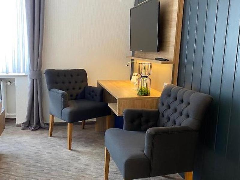 060C12FCB9F2810FB1F6D958DA5B40EA