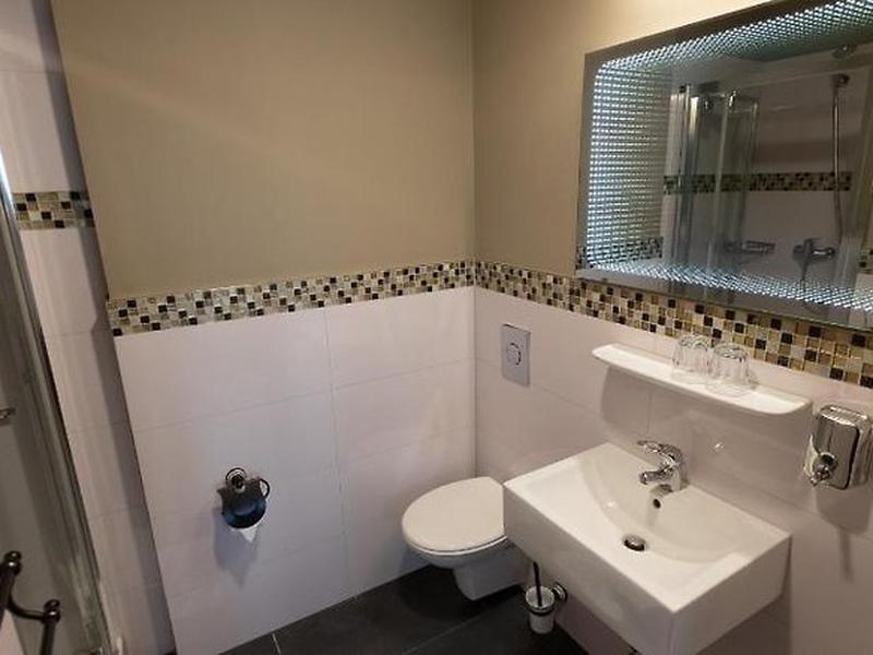 894913077F90E0384350C9981E3F3CA6