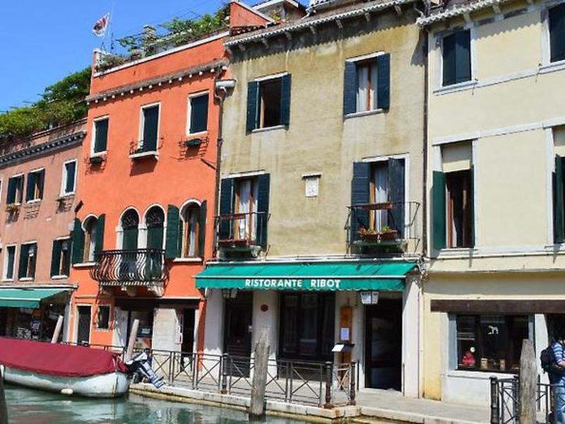 ABFC39058AA32AE6C5A16910A30347B4