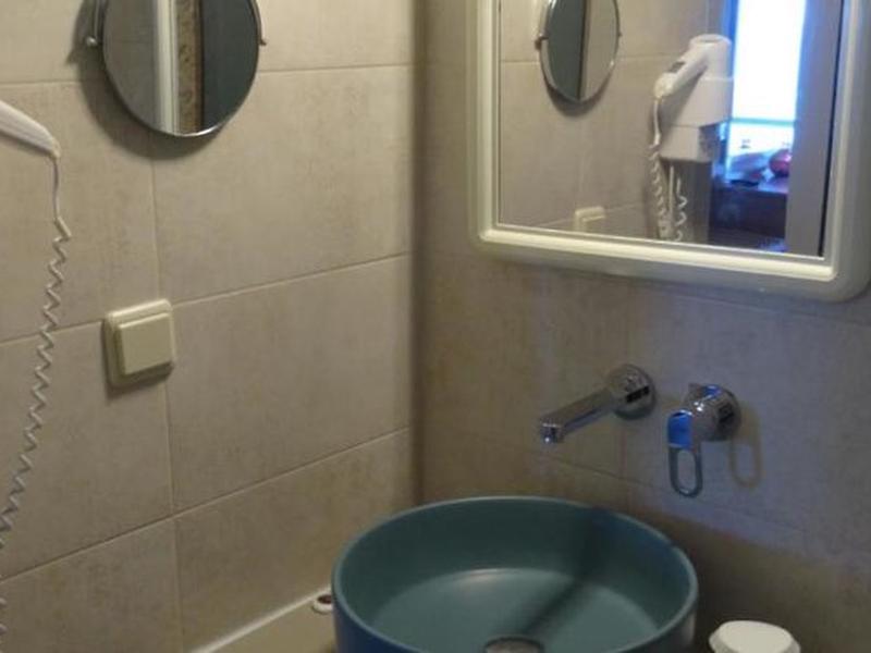 06A5D2D7FDE5205E8AD1C31131DECFBB