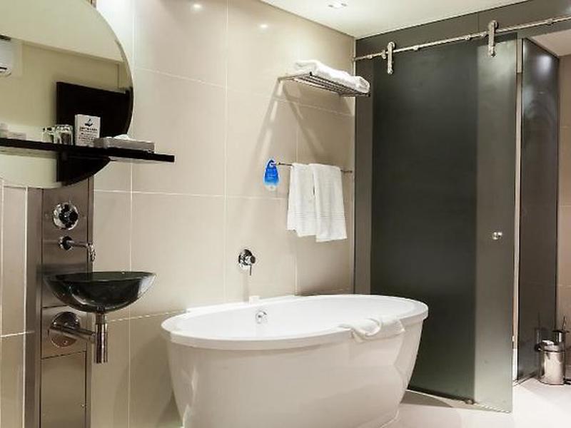 56053F38164A1242A11BF95F74660852