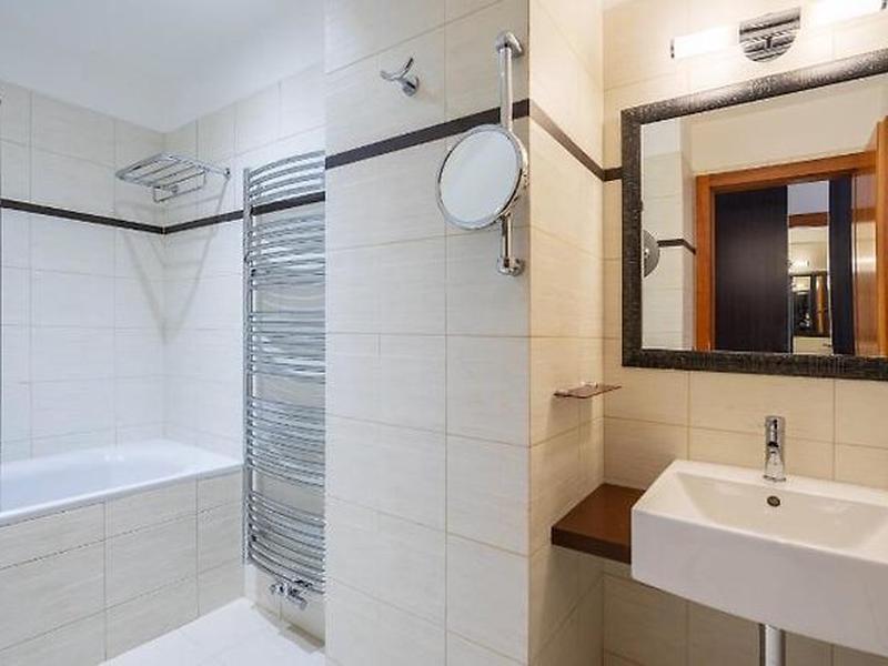 6751AC1FDEE918755633392255B1561B