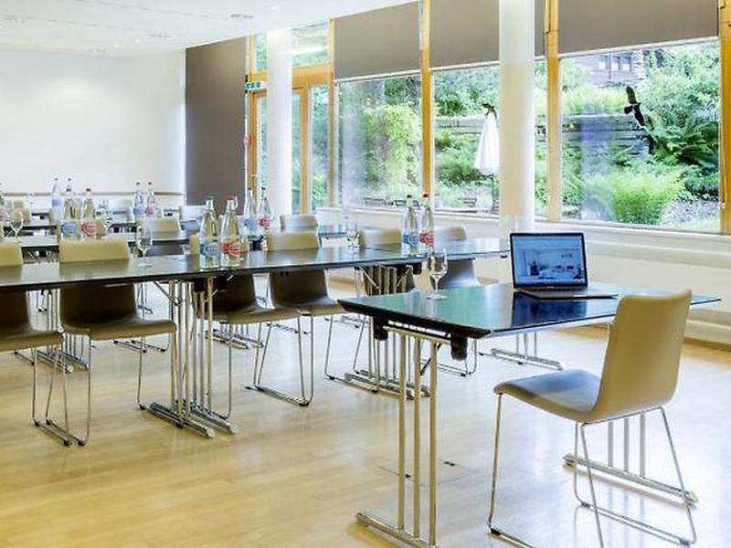 ACD301409FE24C3F3683188F8AE20745