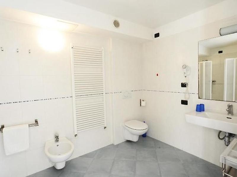 997522E8D84D0E450525FCE76F601912