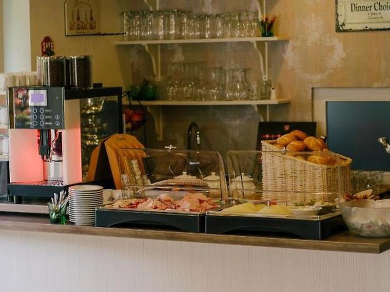 46D739D37A94AE3D239FCAF532568D5D