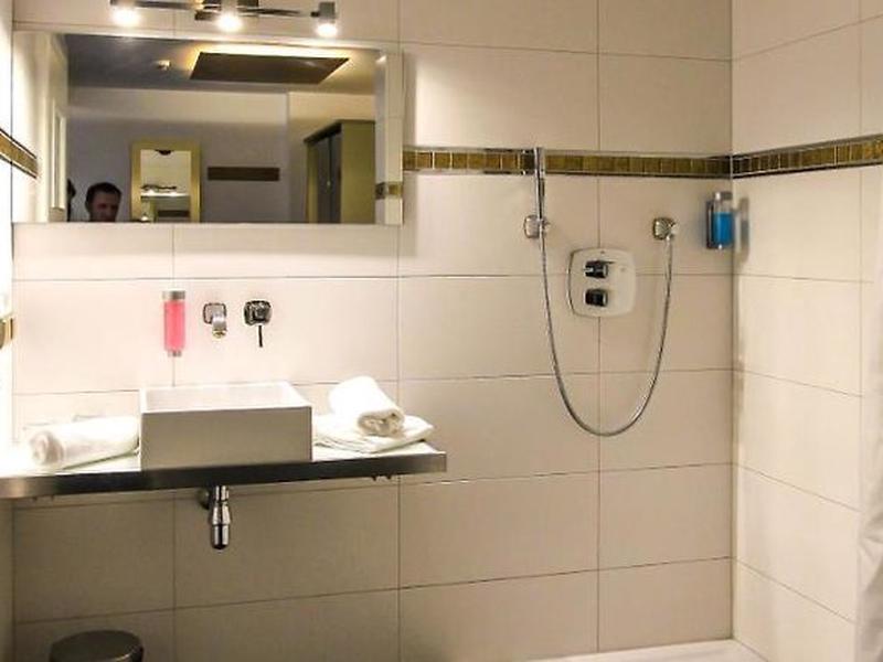 BE6EB3400954E2AAE78D17D97BBFDE44