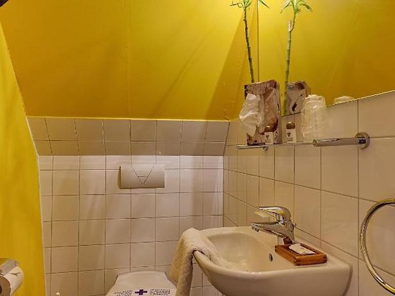 9163B680B299E715F8AA4978C17736EC