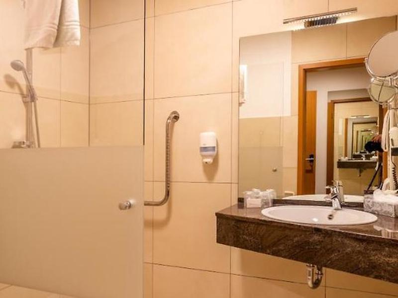 FB0BE4549280C9B94C3774E57A696F66