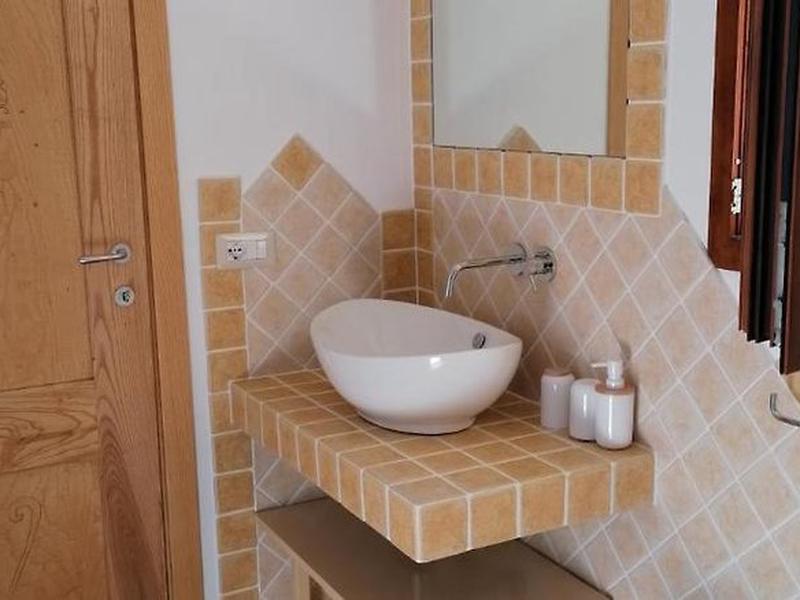 180E4C565B779335C1D71645B8EAA717