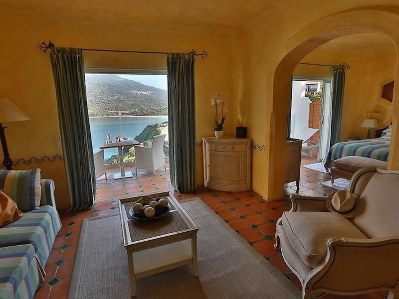 53CACF375555E774E168A329E2880916