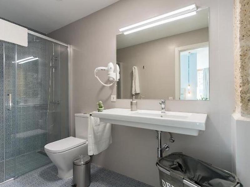 17B0CF3B1FB4A824301A6A8E0EDE49E5