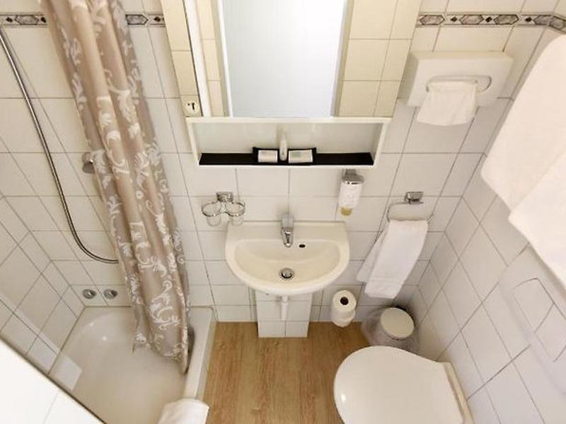 9C27333728DC7A1F7B56B9038EB0C832