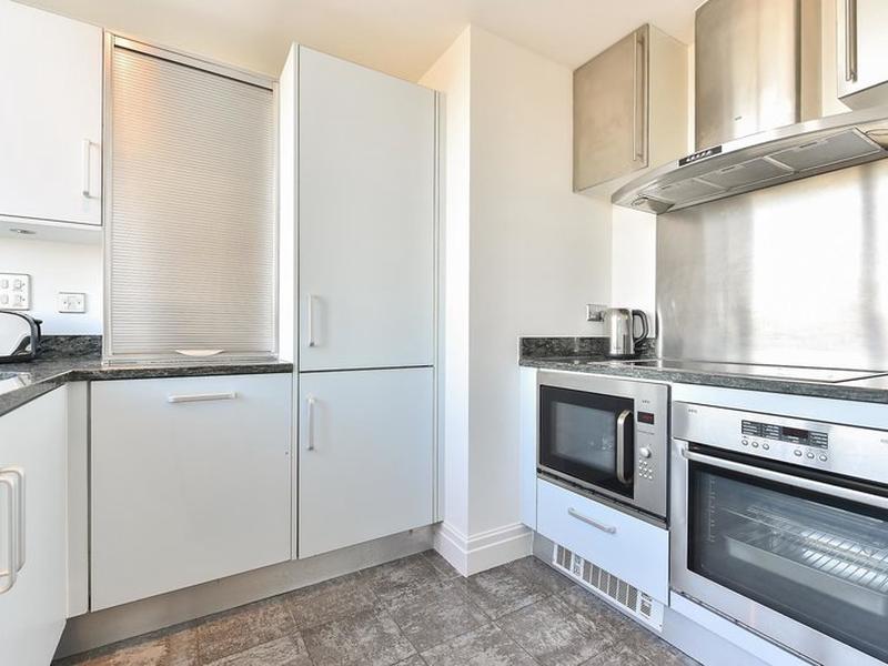 E7F4B2EE827B70DFE04BC21FB8549053