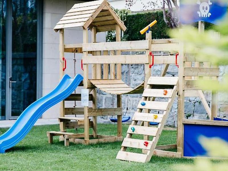 8CE004A226935882F264AEE57FE90B06