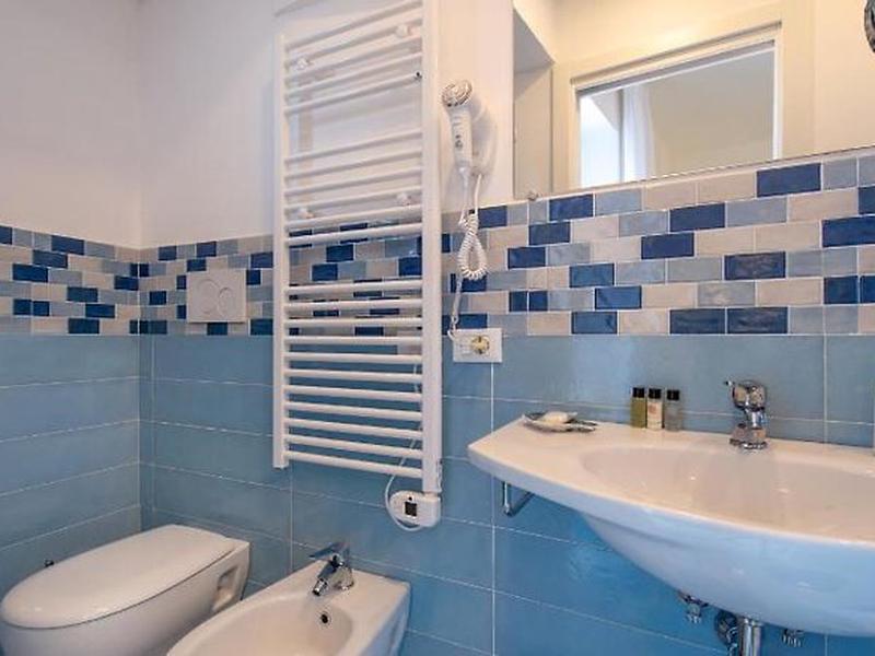 B6A4D9B8113C44EC0D2B4E734629E352