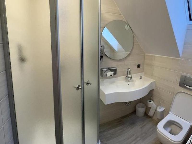 0851F0C35B02D228F2D4D4F31EADFE44