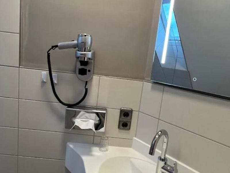 406F03F97AB9D2E13037EC2DE1350331