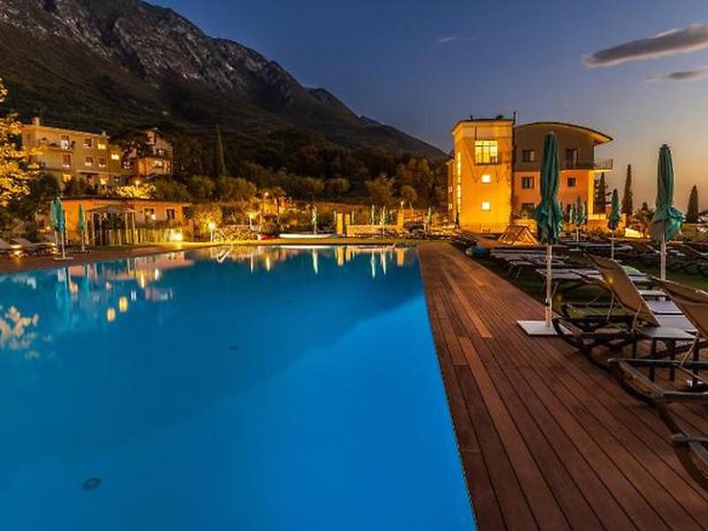 A49D159255AA98E8344AABF4D87B7D24